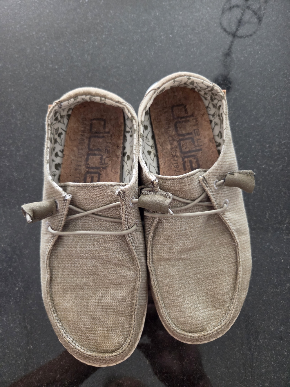 Women's hey dude Wendy's tie shoes.